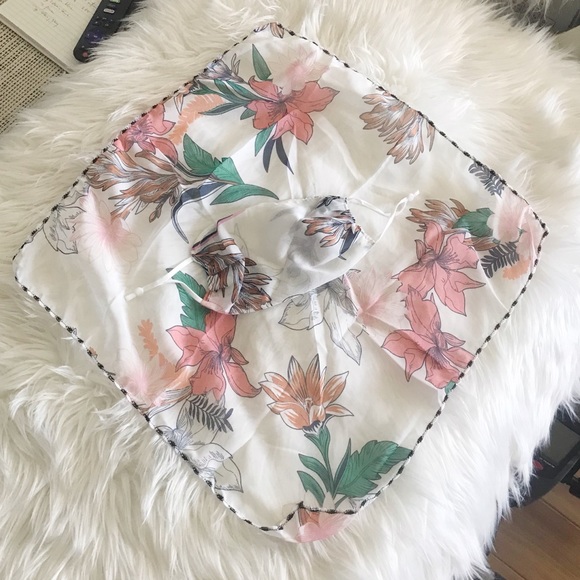 Face mask and scarf set - Picture 5 of 7